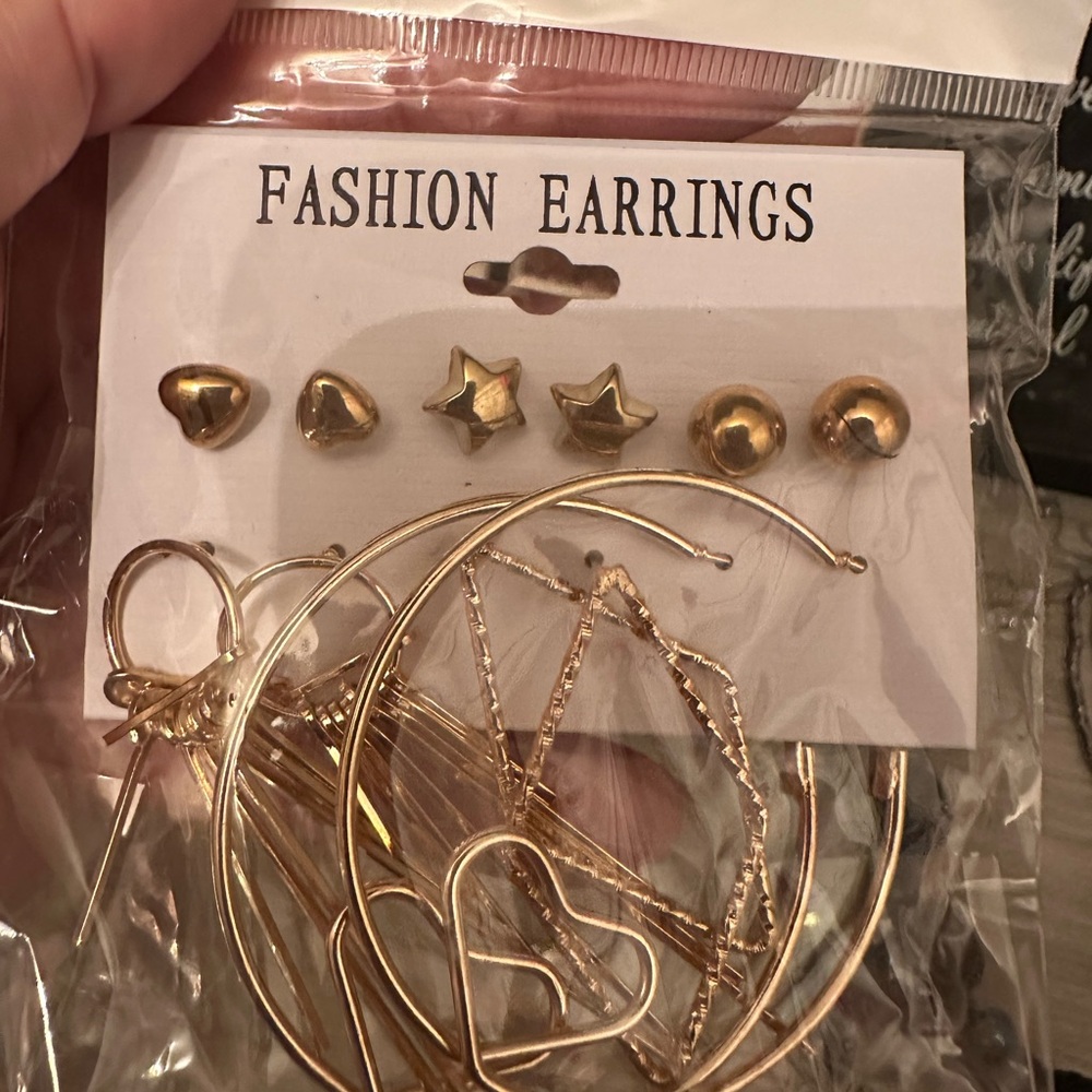 8 Necklaces & 7 Earrings - Picture 3 of 9